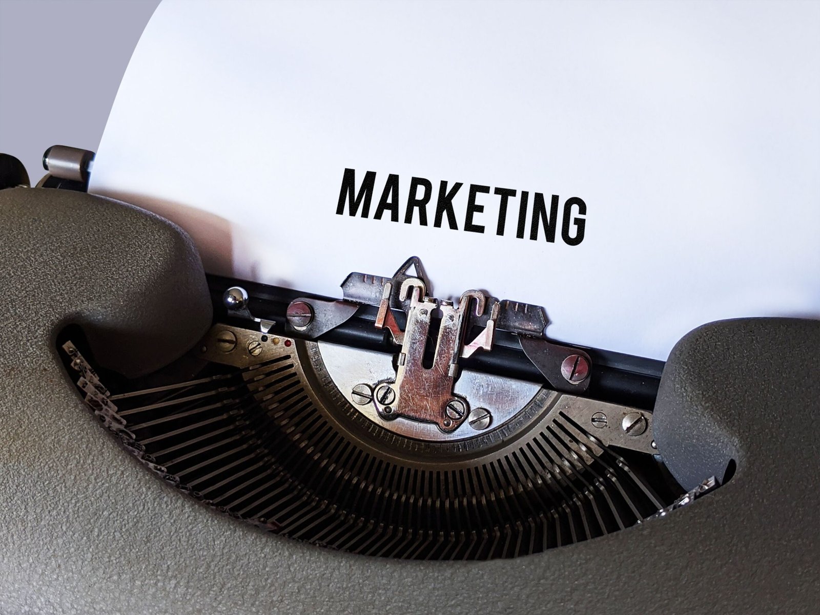 Read more about the article How to Use AI to Automate Your Digital Marketing in 2026